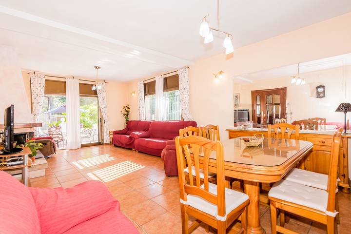 Location de vacances pour 10 personnes, avec jardin et terrasse, animaux acceptés à Tordera - 3