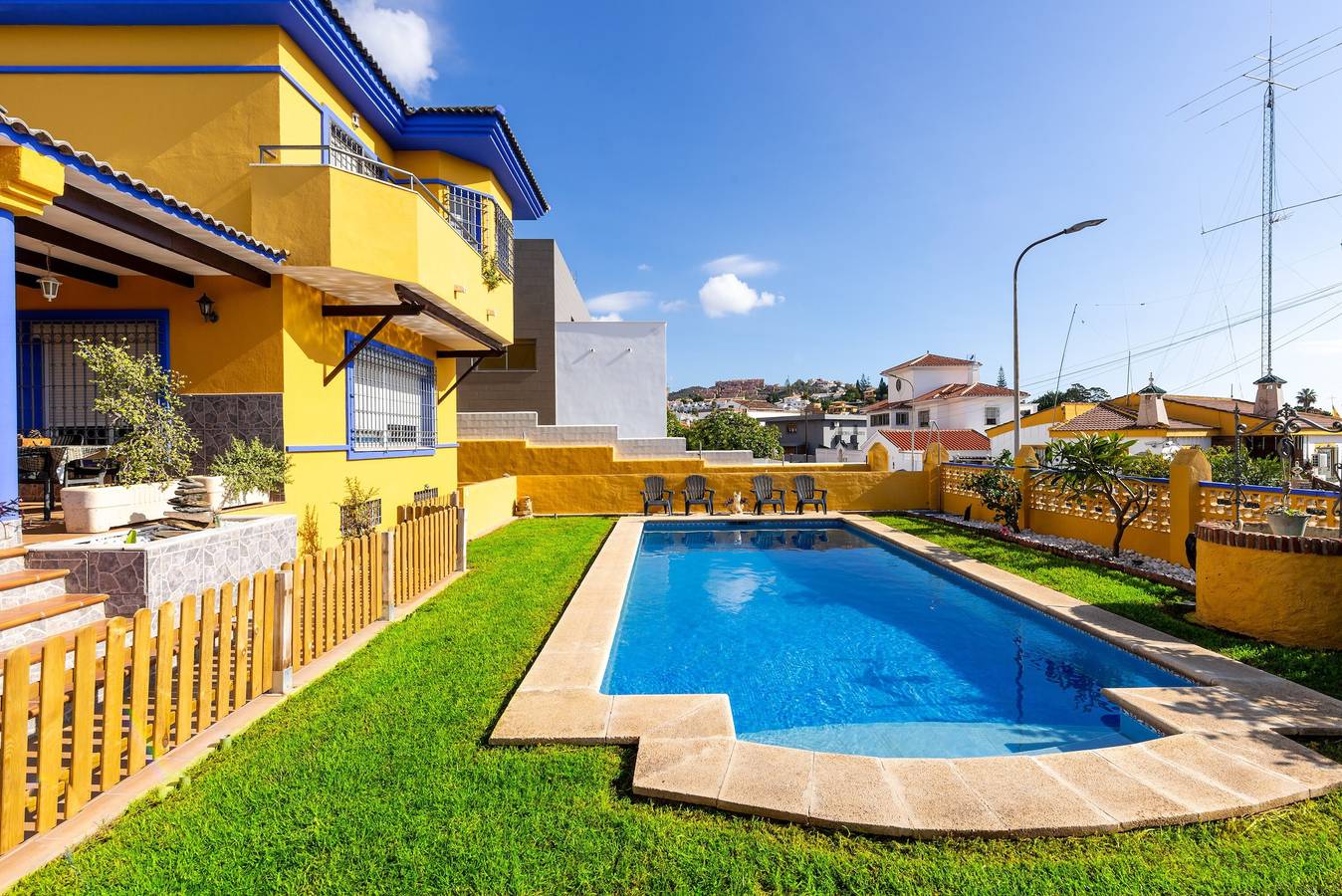 Ferienhaus "Milestone House" mit Pool, Terrasse, Balkon, Klimaanlage & Wlan in Rincón de la Victoria, Cordillera Penibética