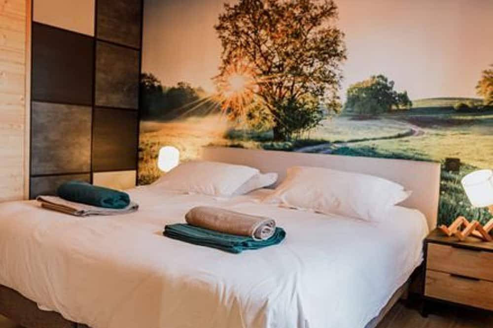 Luxuslodge mit Whirlpool, privatem Pool, Fitness, Kinderspielplatz und Wellness-Optionen am Golfplatz in Le Chambon-sur-Lignon, Zentralmassiv