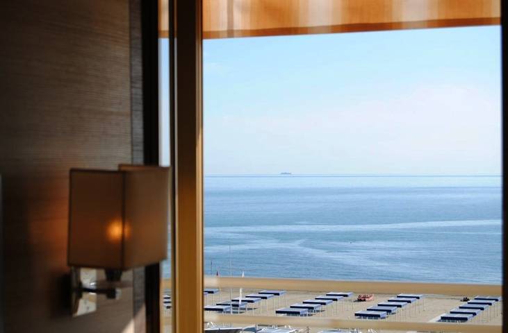 Hôtel pour 4 personnes, avec piscine et balcon