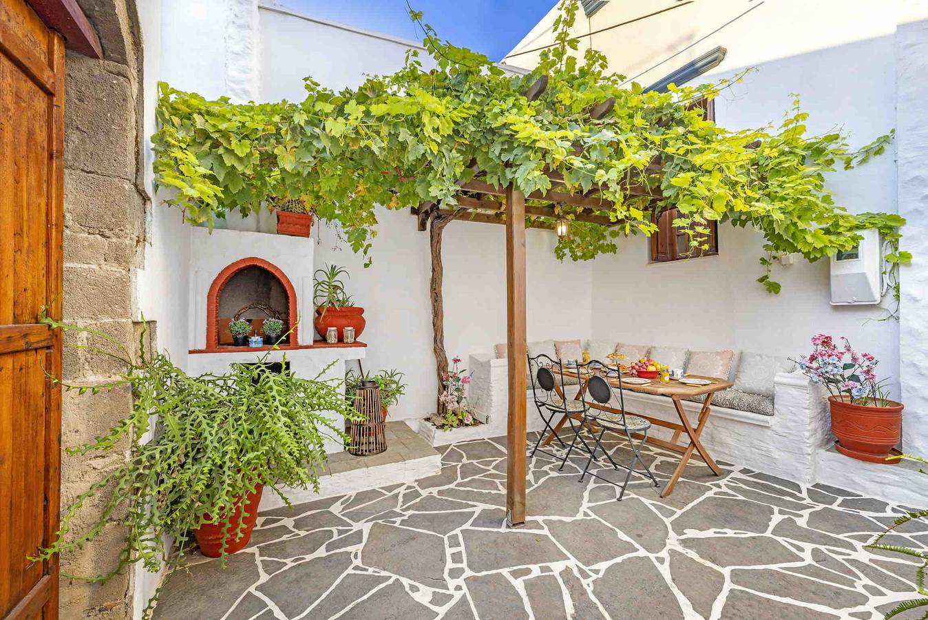 Vakantiehuis 'Mooi Historisch Huis' met Privé Tuin, Wifi en Airconditioning in Koskinou, Rhodos