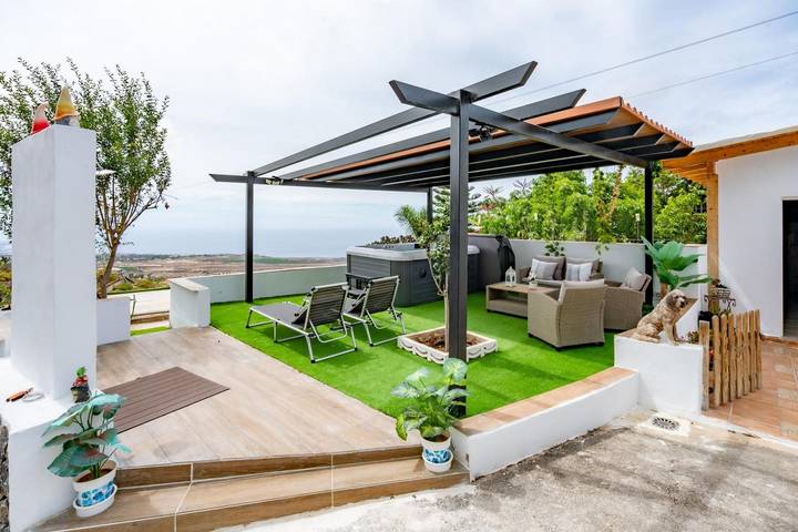 Holiday home for 3 people, with hot tub and garden - 1