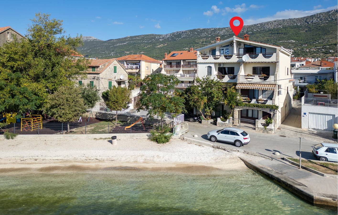 Ganze Ferienwohnung, Gemütliche 64 m² große Ferienwohnung mit Terrasse, 100 m von der Küste in Kaštela entfernt in Kastel Kambelovac, Kaštela