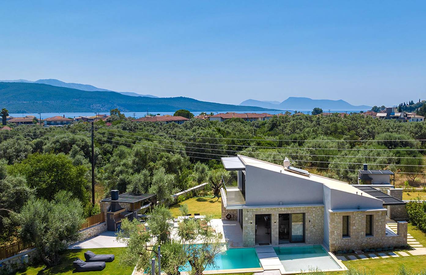 Stylish Contemporary Villa with Gardens and Pool near Beaches and Tavernas in Ligia, Grèce