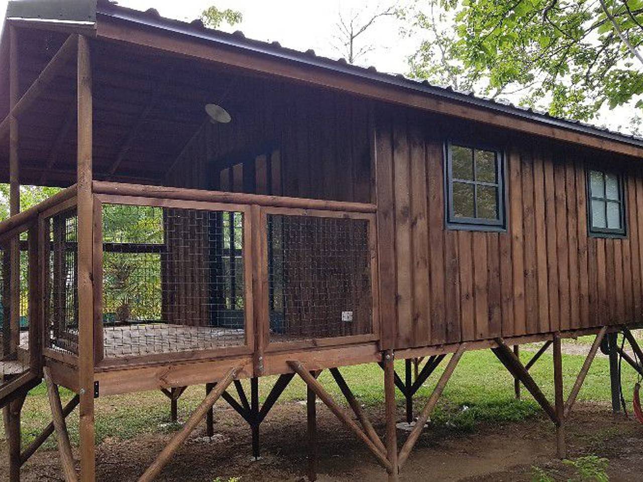 Stilt house with terrace for 2 guests in Moncrabeau, Nérac en omgeving