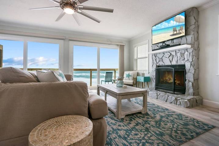 Vacation rental for 13 people, with yard and balcony, kid friendly in Vilano Beach