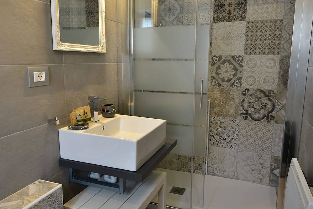 Residence at the Castle. Room in medieval village 10 minutes from Lake Garda in Monzambano, Mantua Provinz