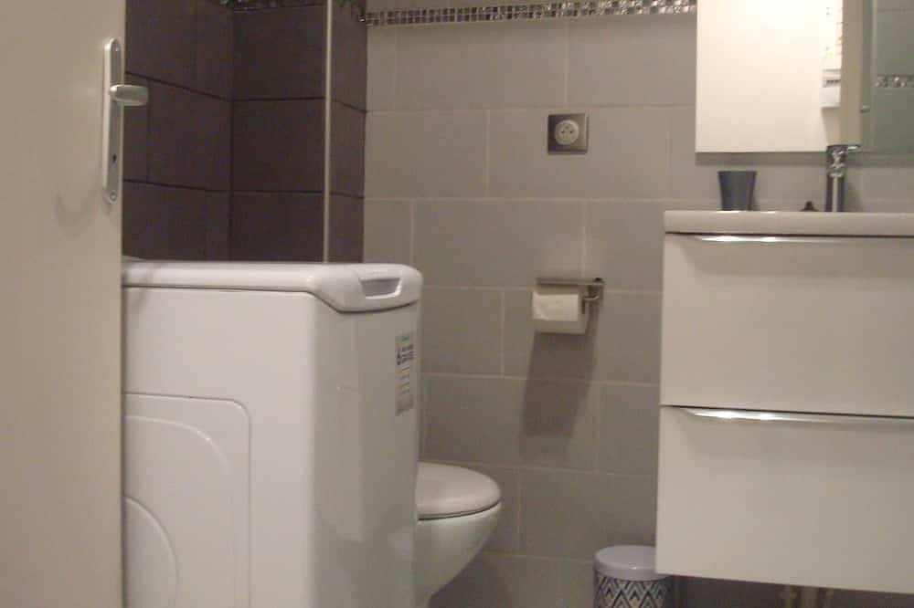 Appartement entier, Studio Au Coeur Du Pays Vert in Vic-sur-Cère, Région d'Aurillac