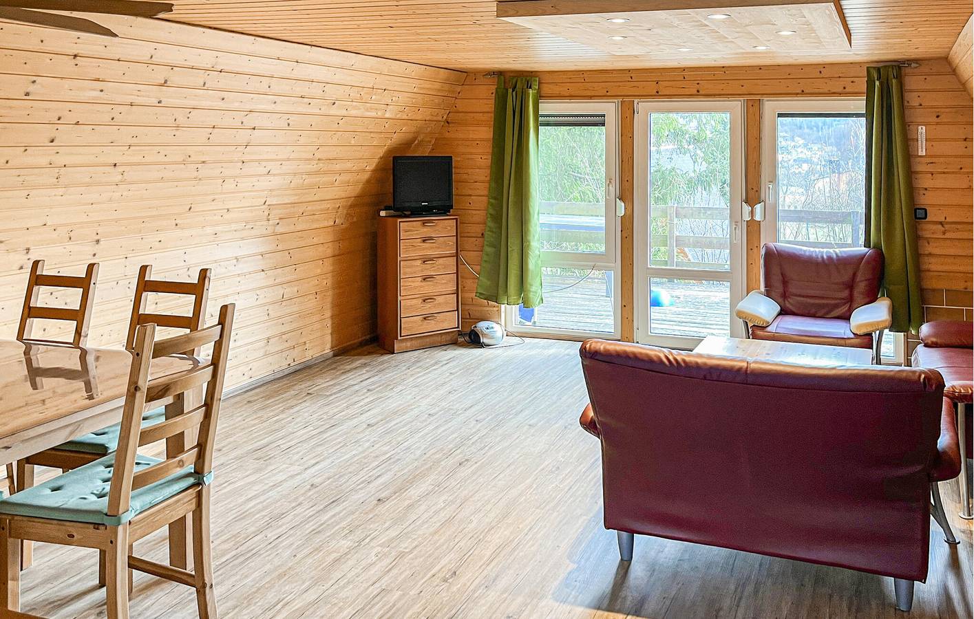 Appartement terrasse avec vue sur la rivière et parking in Saaldorf, Bad Lobenstein