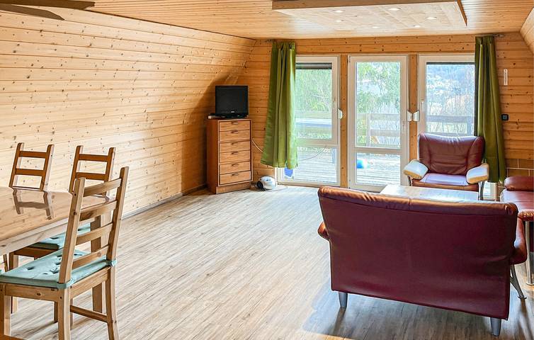 Terrassenwohnung mit Flussblick und Parkplatz in Saaldorf, Bad Lobenstein