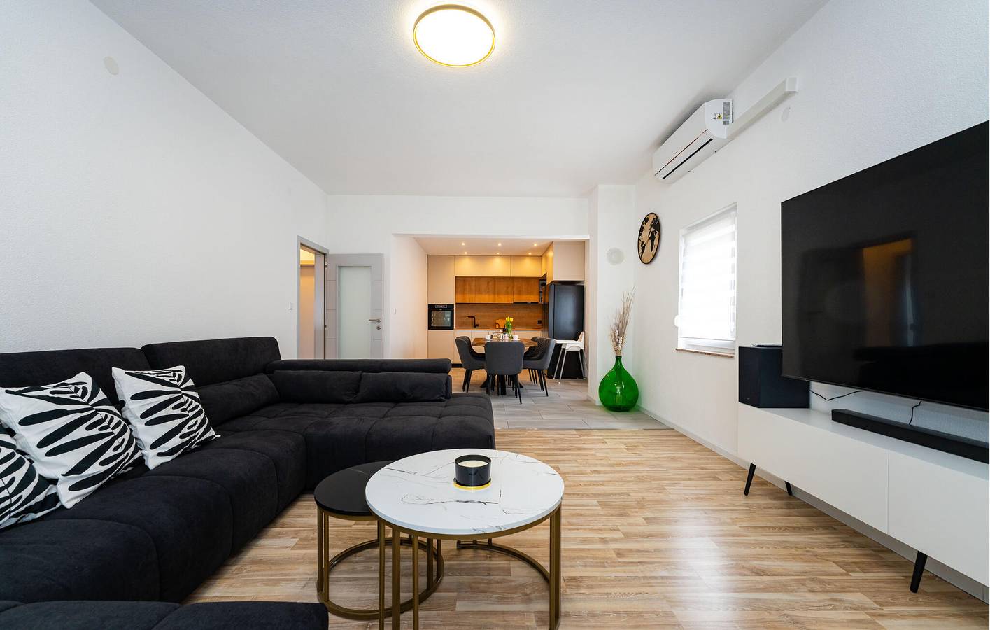 Entire holiday apartment, Holiday apartment for 8 people with pool in Zadar