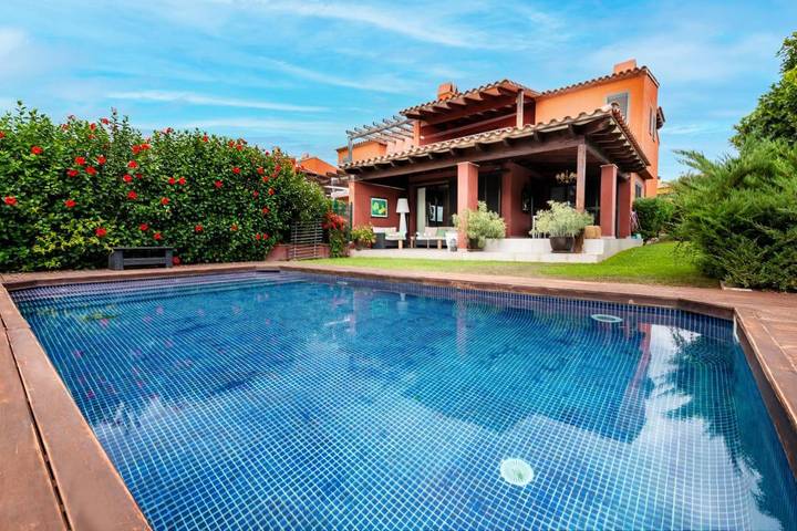 Location de vacances pour 6 personnes, avec piscine ainsi que jardin et vue dans Bonmont Terres Noves - 2