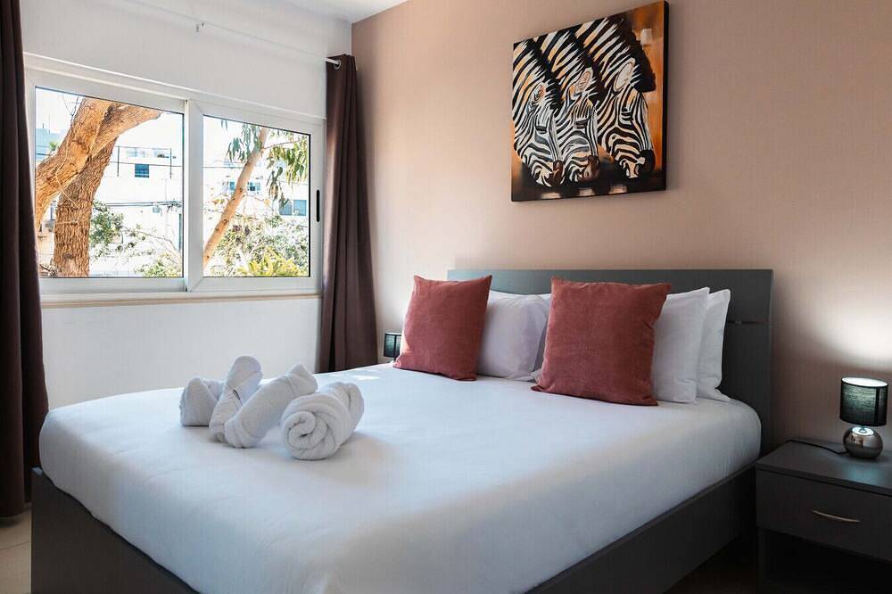 Beautiful Terraced Villa City View By Arcocollection in Swieqi, Ilha de Malta