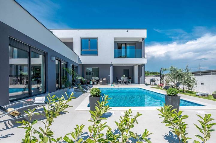 Villa for 8 people, with sauna and garden as well as hot tub - 1