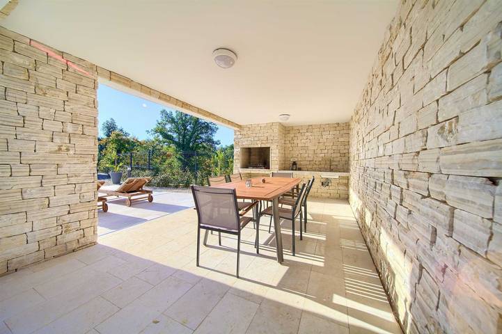 Villa pour 8 personnes, avec jardin ainsi que terrasse et piscine, animaux acceptés à Vrbnik - 2