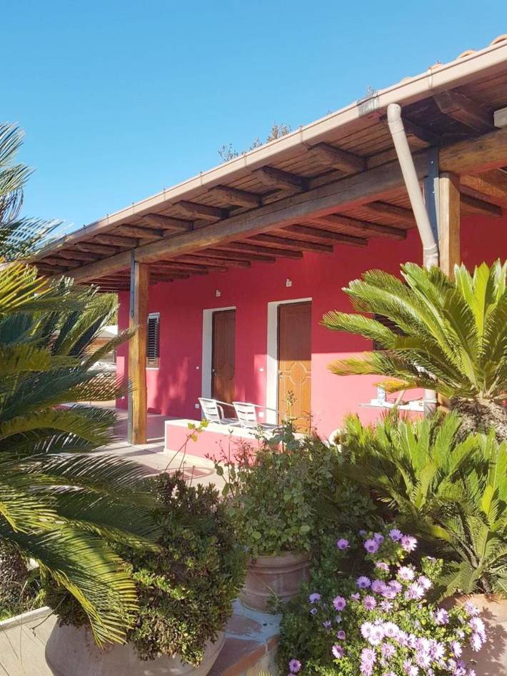 Ferienhaus für 2 Personen, mit Balkon und Terrasse sowie Garten und Pool