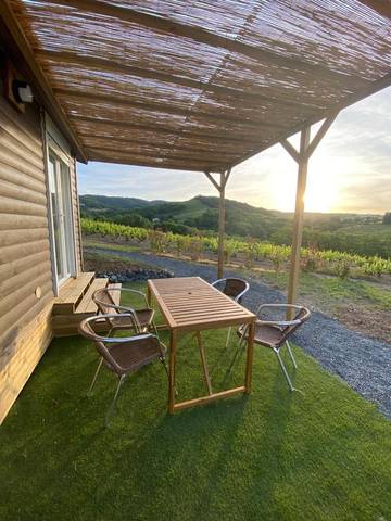 Cottage pour 4 personnes, avec terrasse ainsi que jardin et vue, animaux acceptés à Salles-Arbuissonnas-en-Beaujolais