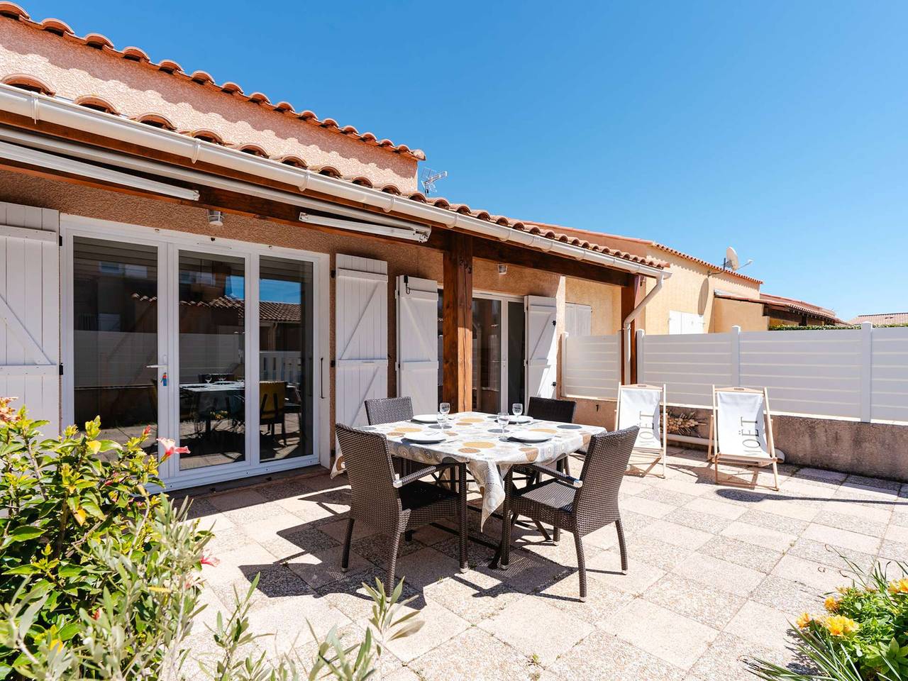 Klimatisiertes Ferienhaus mit Pool, Terrasse und Parkplatz in ruhiger Lage in Gruissan (Ville), Gruissan