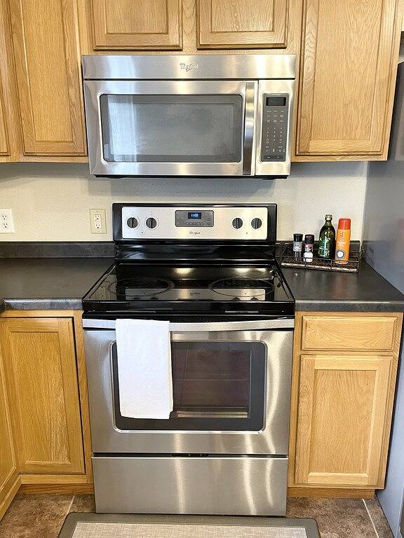 Spacious Stay -4Br/3Bath, Main Floor Living, King Bed, Recliner 3 blocks to Mayo in Rochester (MN), Olmsted County