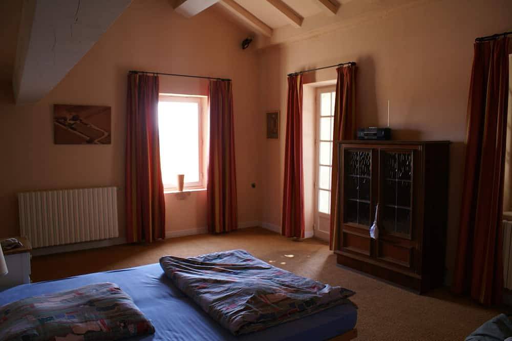 Bastide mit Sicherungs Pool und Sauna, Kapazität 7-8 Personen in Lacoste, Regionaler Naturpark Luberon