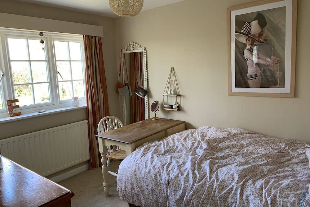 Delightful family house in village in the heart of the Goodwood estate in Lavant, South Downs