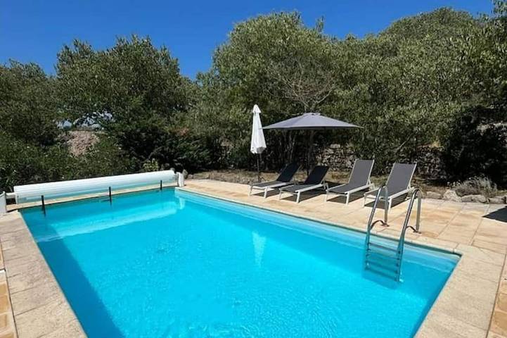 Location de vacances pour 8 personnes, avec piscine à Chandolas
