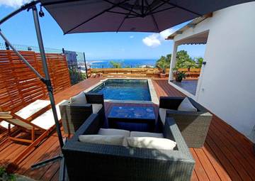 Location de vacances pour 6 personnes, avec vue ainsi que piscine et jardin à La Possession