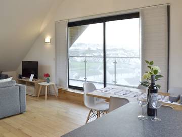 Holiday Rental for 9 People in Perranporth, Cornwall, Photo 4