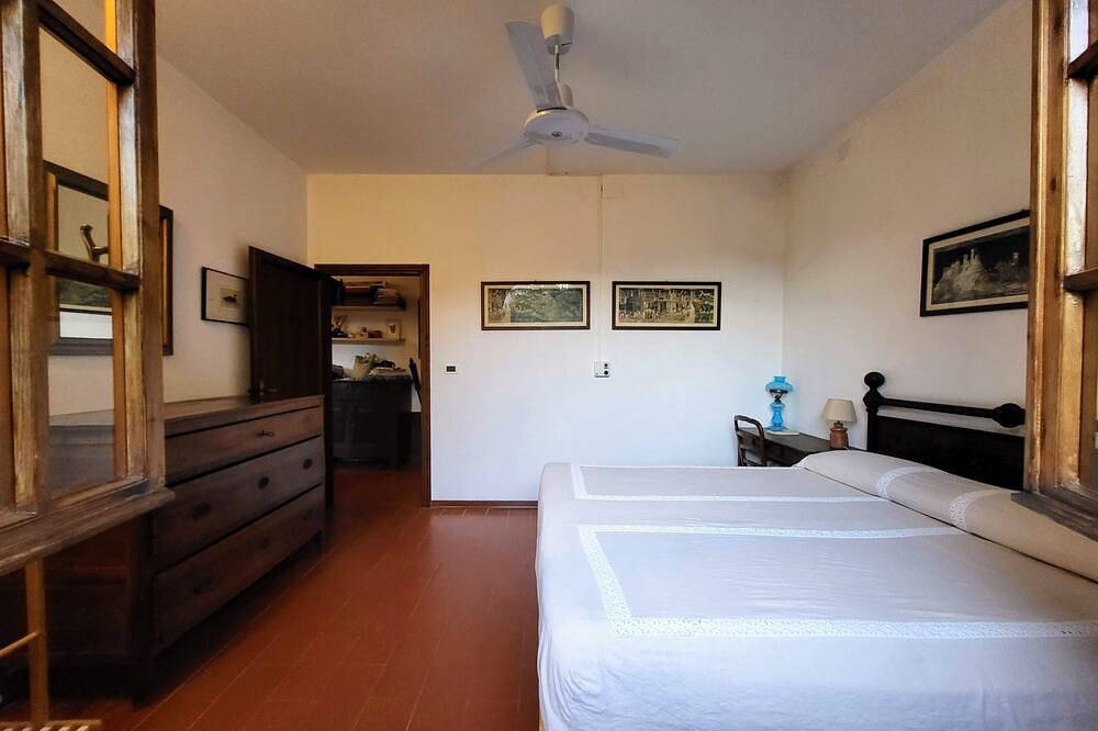 Sandra and Lucia's home in an oasis of peace in Quercianella, Livorno