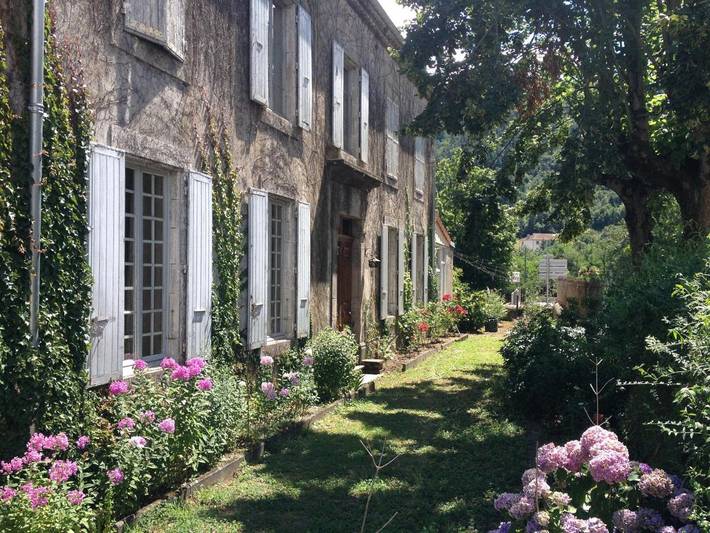 Chambre d’hôte pour 6 personnes, avec Terrasse ainsi que Jardin et Vue à Rochepaule
