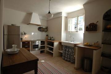 Gîte pour 4 personnes, avec balcon à Estellencs