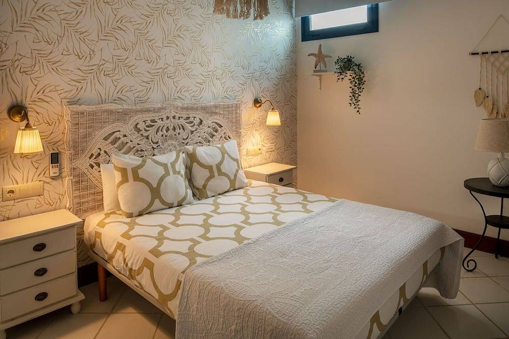 Calero Dream by Buenavilla | 3 bedroom  Frontline villa in Puerto Calero, Yaiza