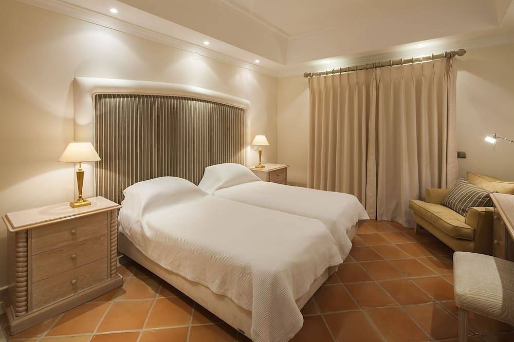 Wonderfully Stylish & Luxurious Villa, Heated Pool, Designer Interior in Quinta do Lago, Almancil