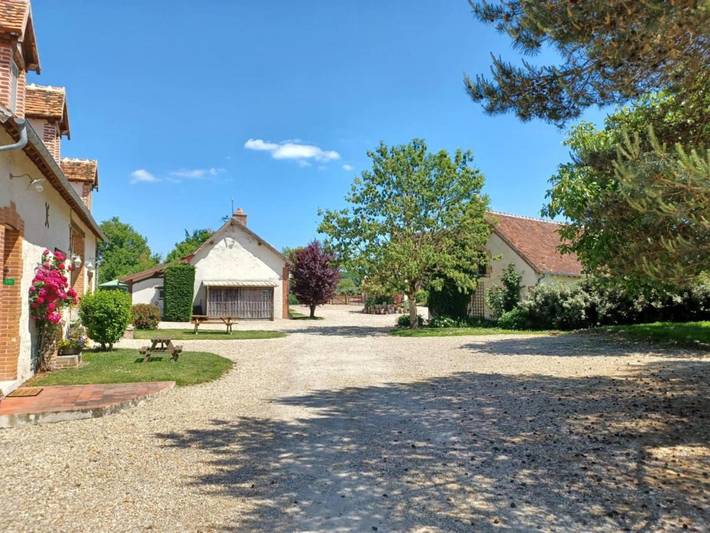 Location de vacances pour 7 personnes, avec jardin et terrasse, animaux acceptés à Lassay-sur-Croisne