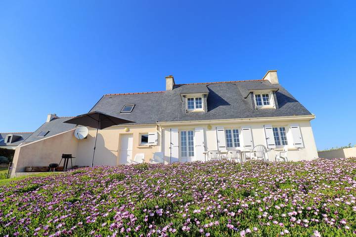 Location de vacances pour 4 personnes, avec jardin et terrasse à Plozévet - 2