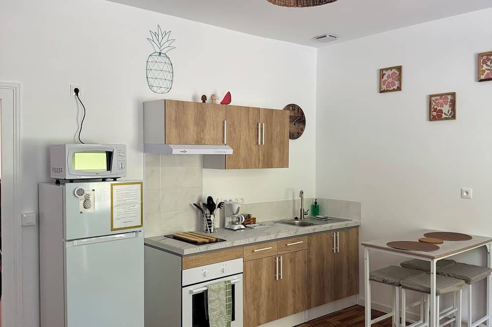 Appartement entier, «Mb4» Séjour comme à la maison-T2 entier+parking privé in Damparis, Jura