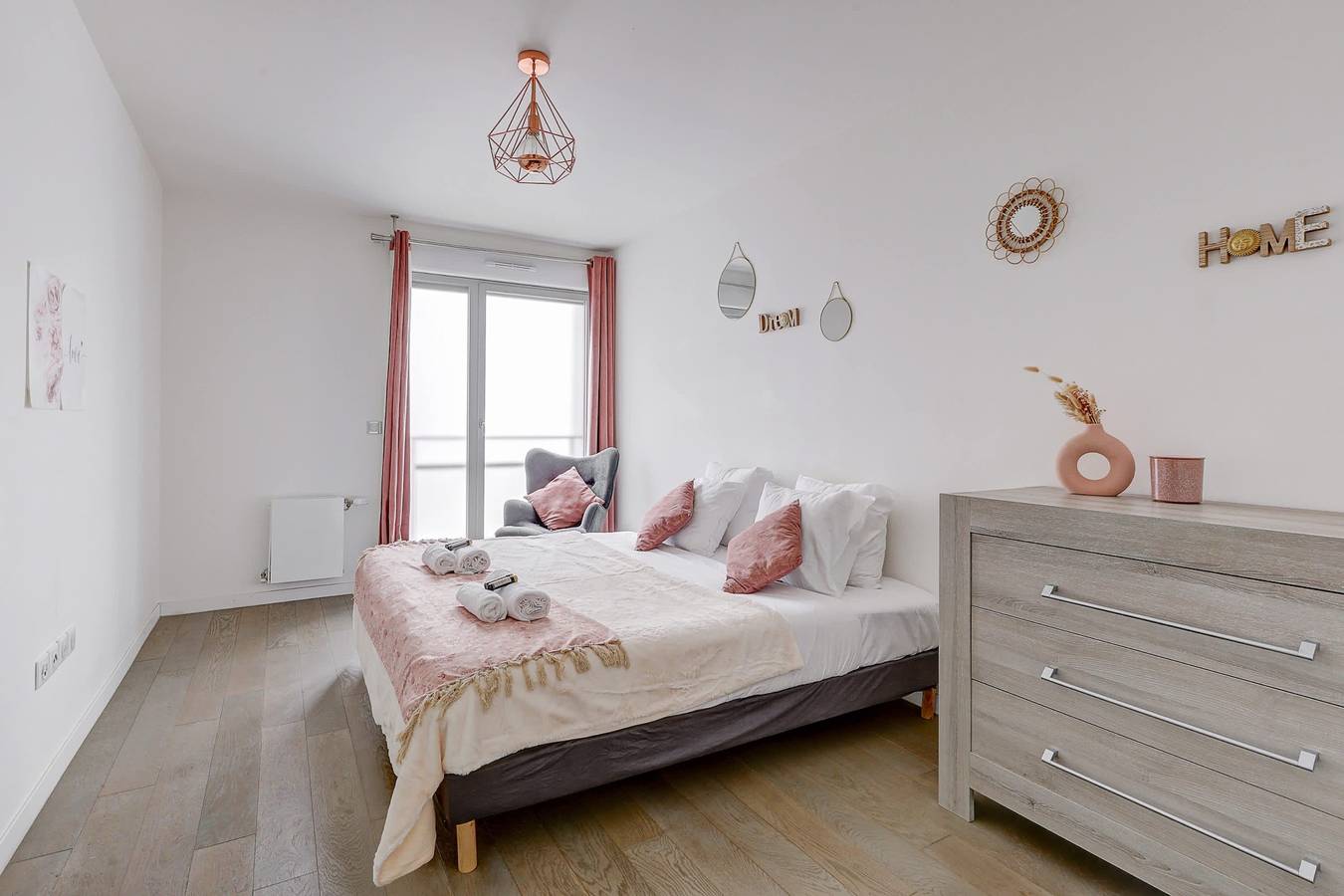 Apartamento entero, Lumiere aux buttes chaumont in París, Isla de Francia