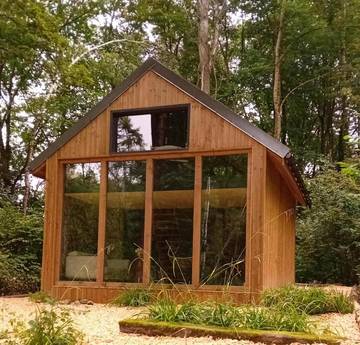 Maison de campagne pour 2 personnes, avec vue sur le lac et vue ainsi que terrasse et jardin dans Aye