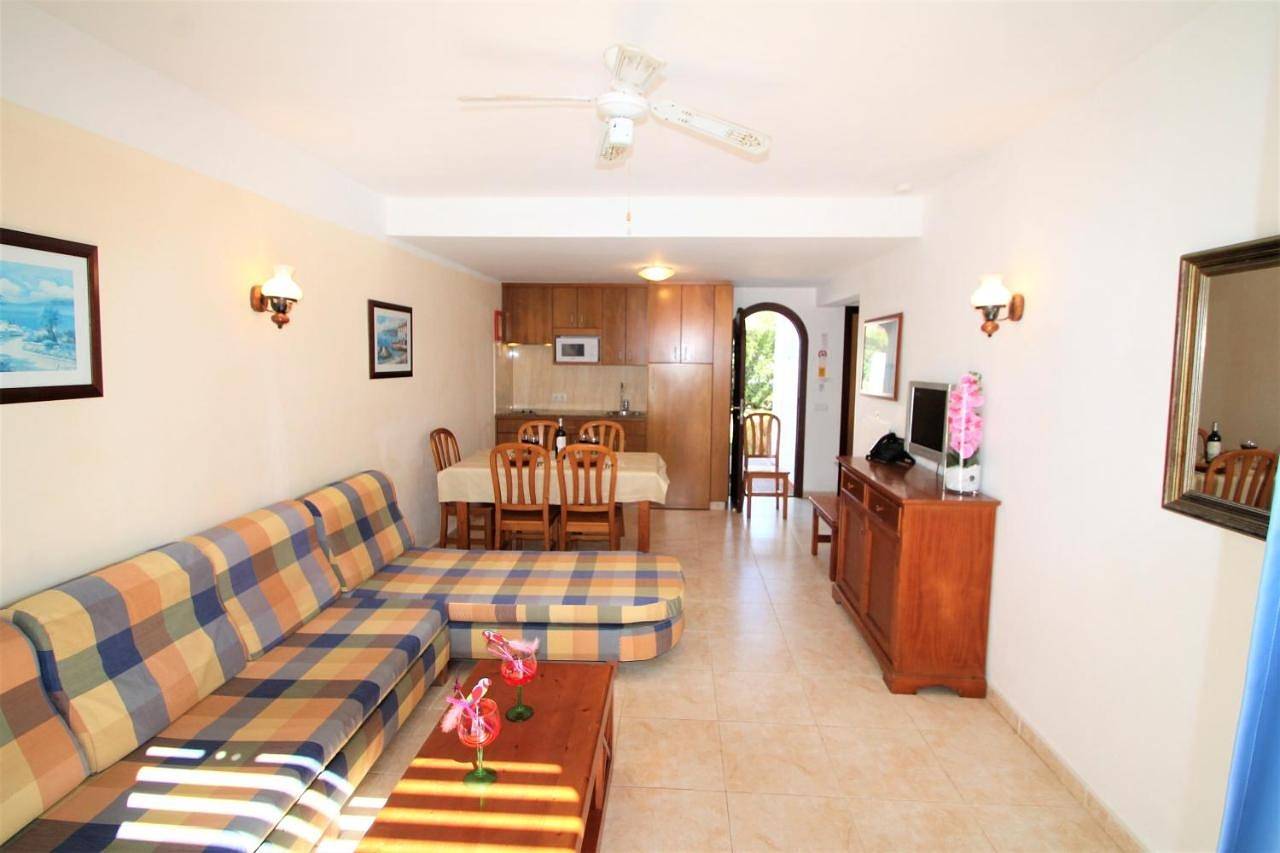 Apartaments Talayot in Cala Blanes, Ciutadella