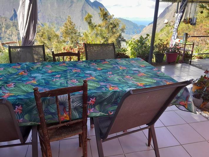 Chambre d’hôte pour 2 personnes, avec vue ainsi que terrasse et jardin à Cilaos - 2