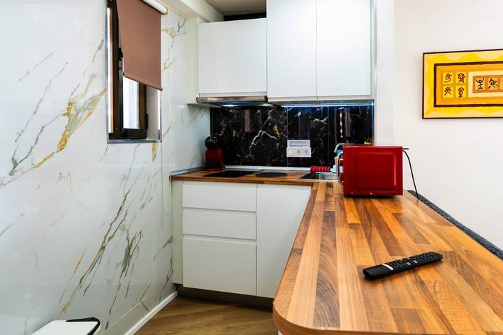 Apartamento entero, Apartamento 'Ametlla Mar Benidorm' con vistas al mar, piscina compartida y Wi-Fi in Playa de Levante, Costa Blanca