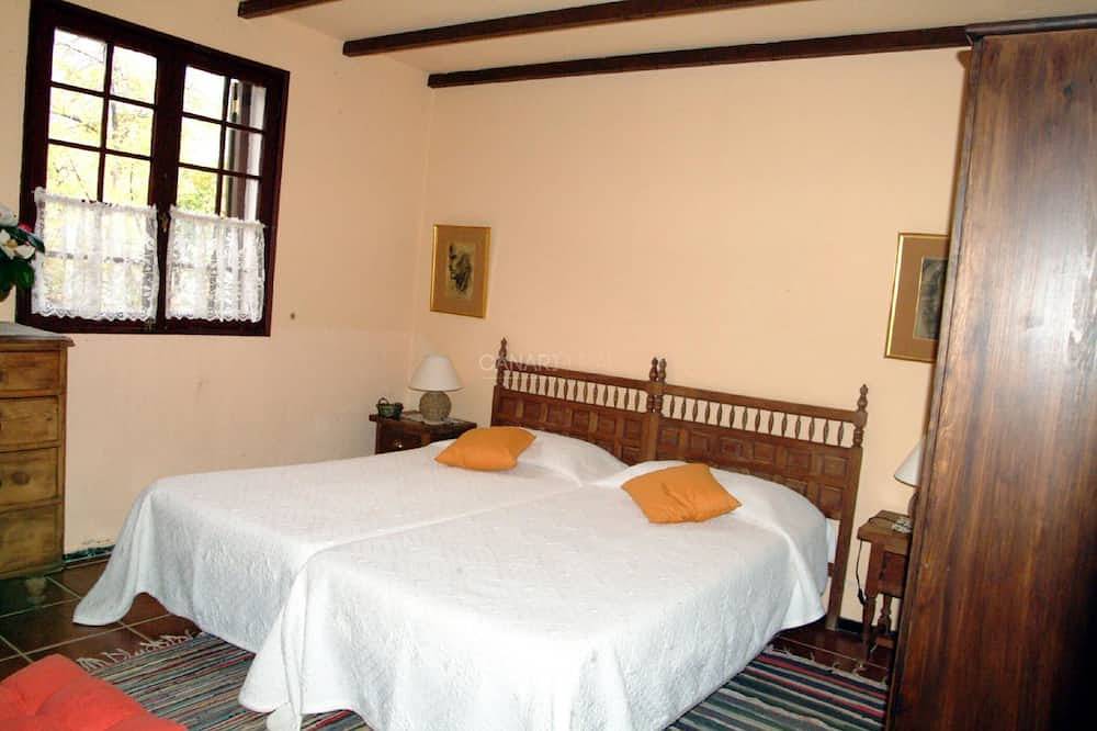 Charming Holiday Cottage El Pedregal with Private Pool in Tranquil Vin in Era de Mota, Valsequillo de Gran Canaria