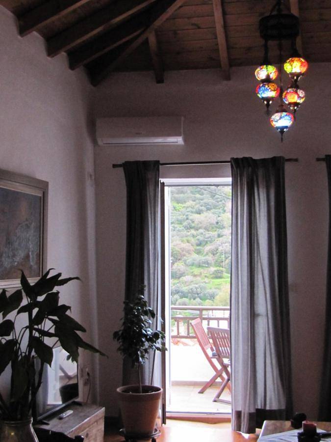 Gîte pour 2 personnes, avec vue et terrasse dans Velanidia - 4