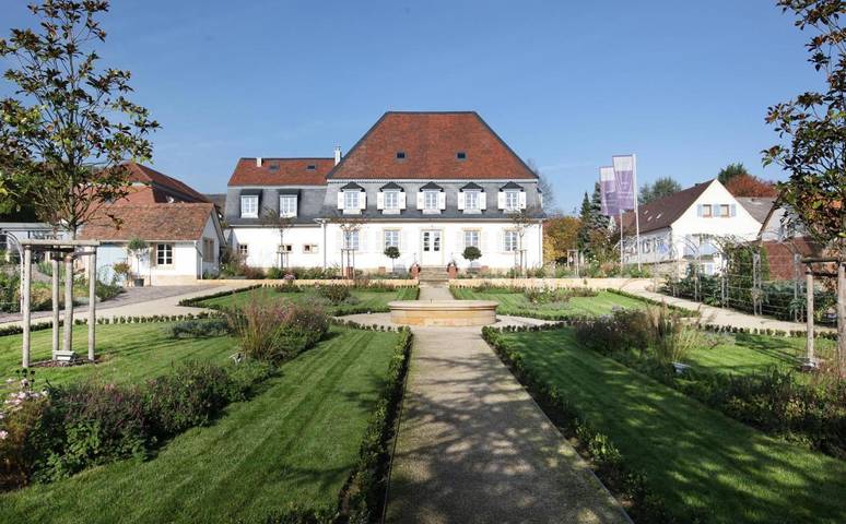 Hotel, mit Terrasse und Garten