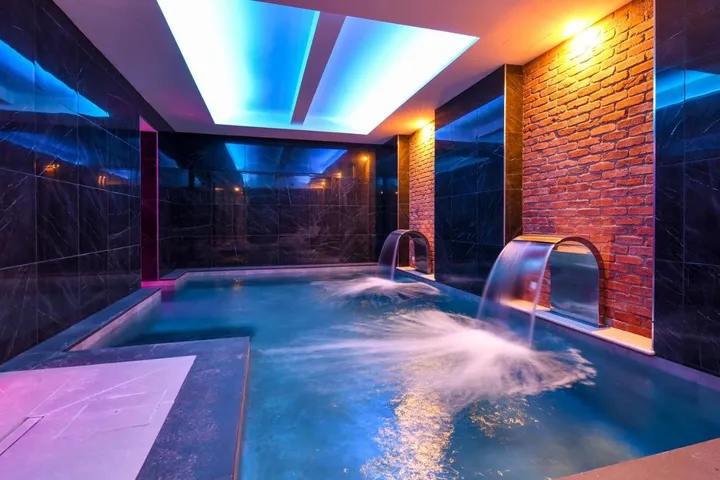 Hotel para 2 personas, con piscina además de jacuzzi y sauna, Se admiten mascotas - 1