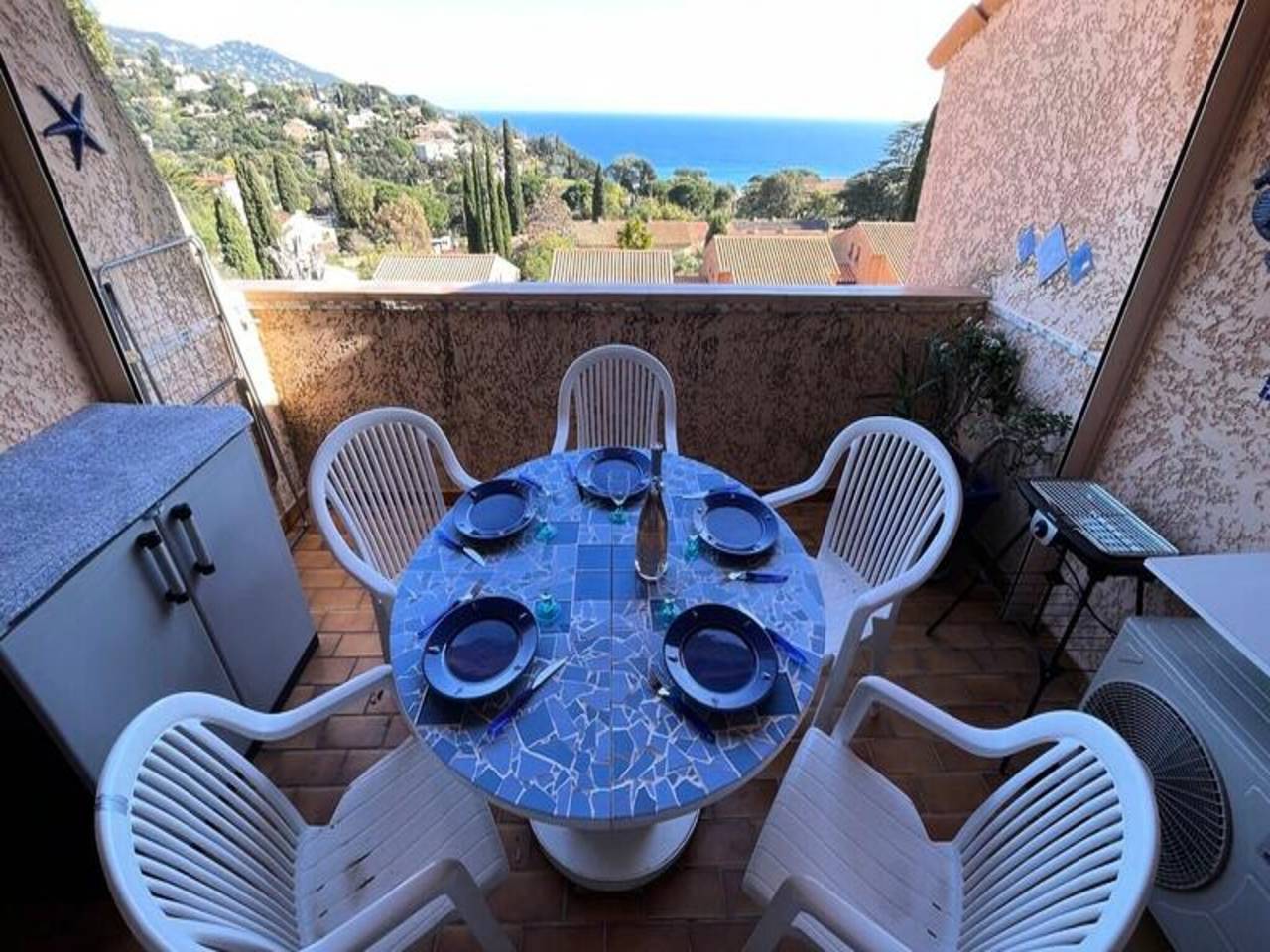 Ganze Wohnung, Ferienhaus mit Meerblick Côte d'Azur in Pramousquier, Le Lavandou