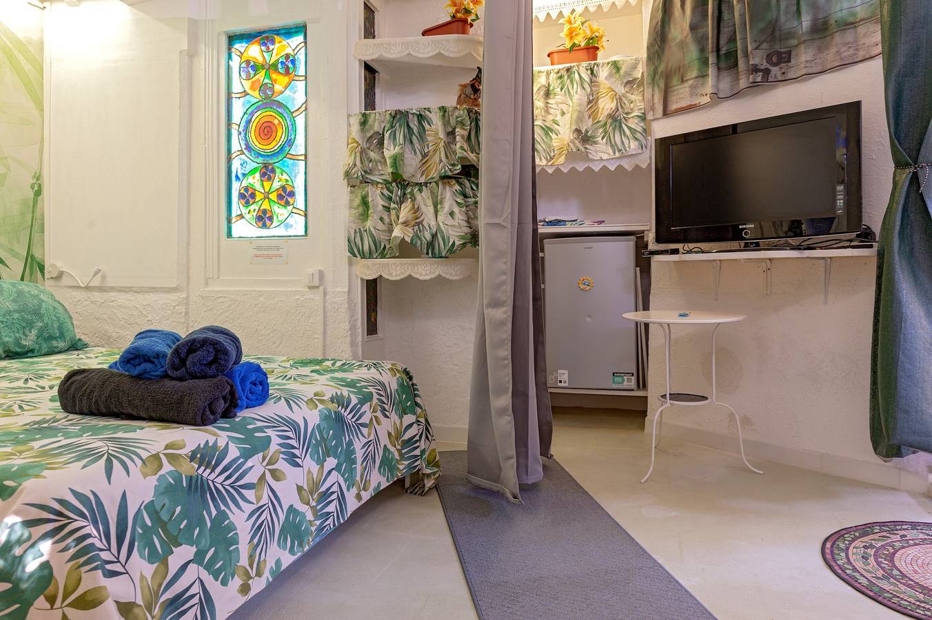 Chambre 'La Stanza Verde Degli Artisti' avec jardin privé et Wi-Fi in Vada, Côte des Étrusques