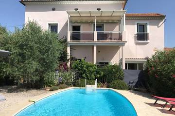 Gîte pour 6 personnes, avec balcon et jardin à Roujan