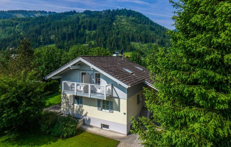 Ganze Ferienwohnung, Stadtzentrum Terrassenwohnung mit Parkplatz & WiFi in Tannheim (Tirol), Allgäuer Alpen (Österreich)