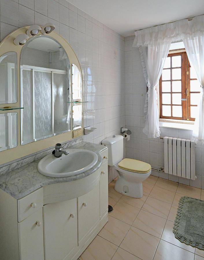 Three-Bedroom House in Villanueva de Arosa, Rias Baixas